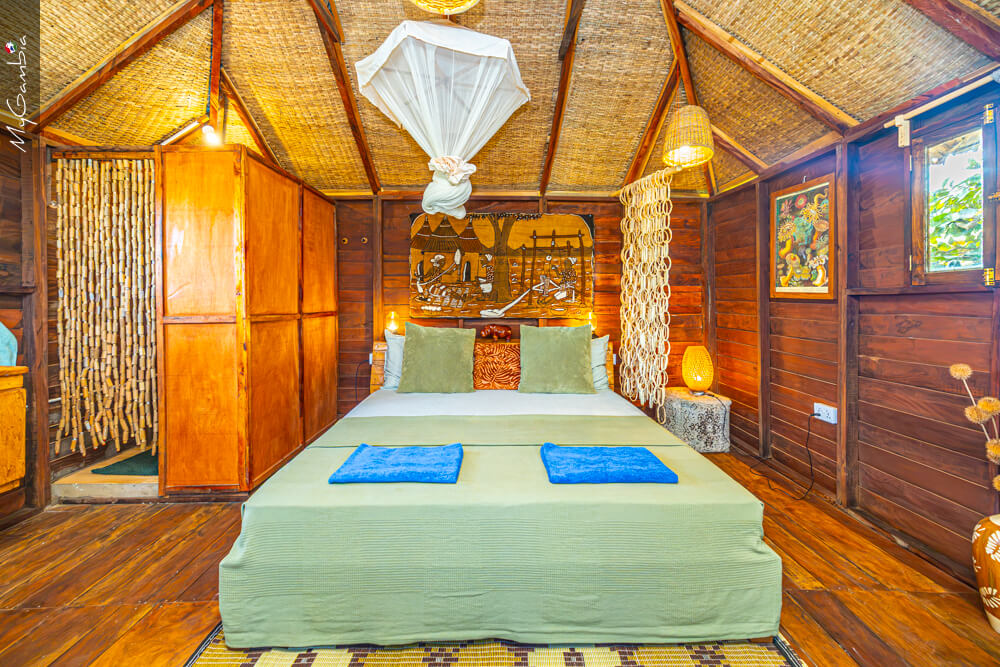 Canopy Treehouse (de boomhut tussen de bomen) bij Mansa Musso Treehouse Lodge, Sanyang — foto 2