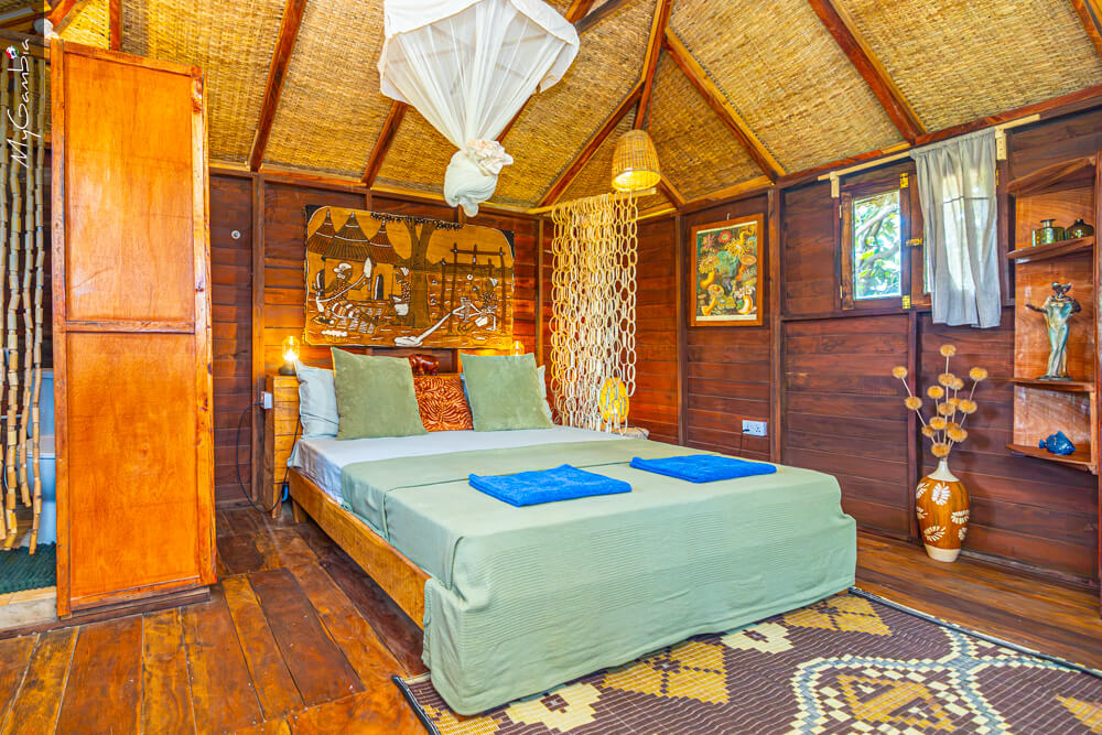Canopy Treehouse (de boomhut tussen de bomen) bij Mansa Musso Treehouse Lodge, Sanyang — foto 3