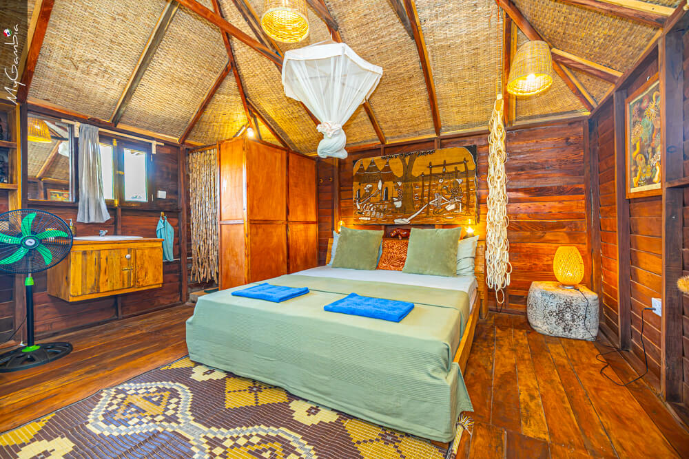 Canopy Treehouse (de boomhut tussen de bomen) bij Mansa Musso Treehouse Lodge, Sanyang — foto 5