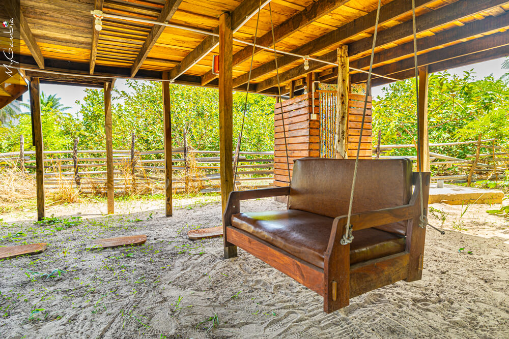 Canopy Treehouse (de boomhut tussen de bomen) bij Mansa Musso Treehouse Lodge, Sanyang — foto 9