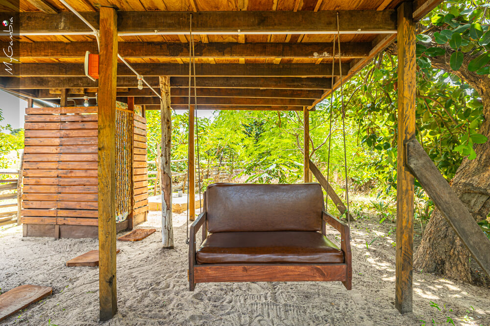 Canopy Treehouse (de boomhut tussen de bomen) bij Mansa Musso Treehouse Lodge, Sanyang — foto 8
