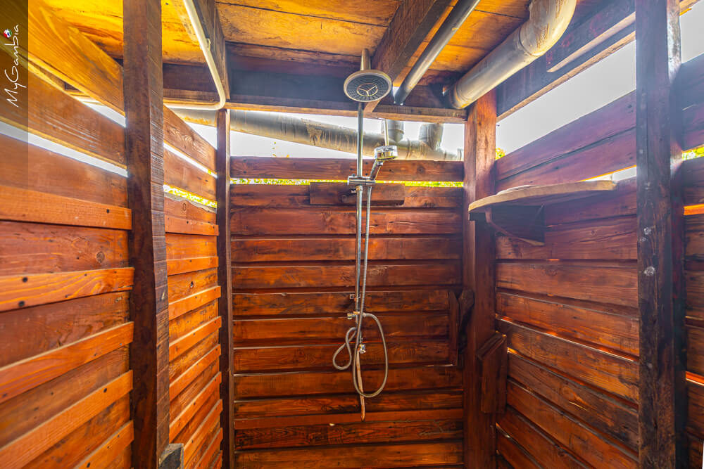 Canopy Treehouse (de boomhut tussen de bomen) bij Mansa Musso Treehouse Lodge, Sanyang — foto 10